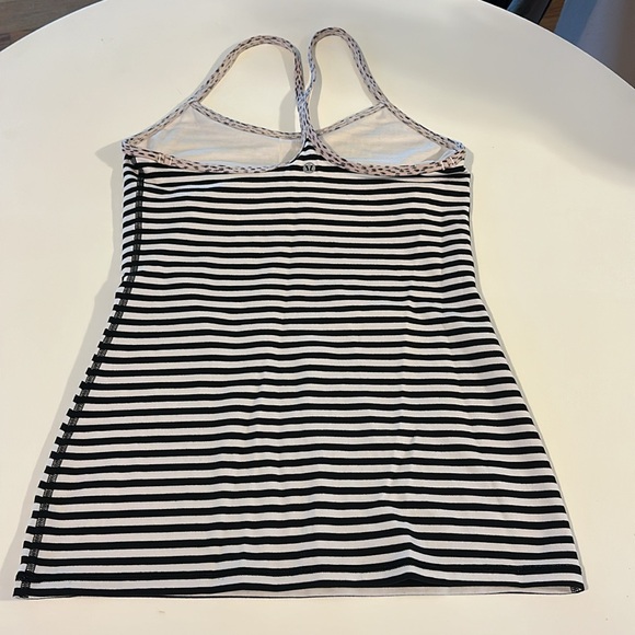 Lululemon tank Power Y - Picture 2 of 4